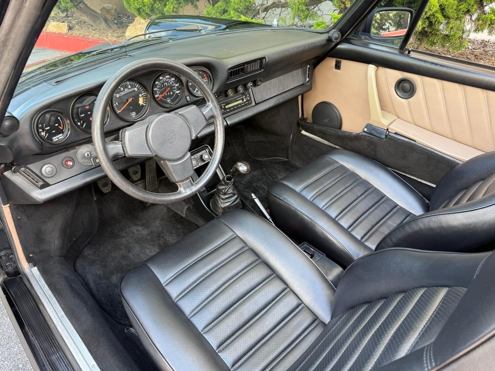 Porsche-911-1984-10