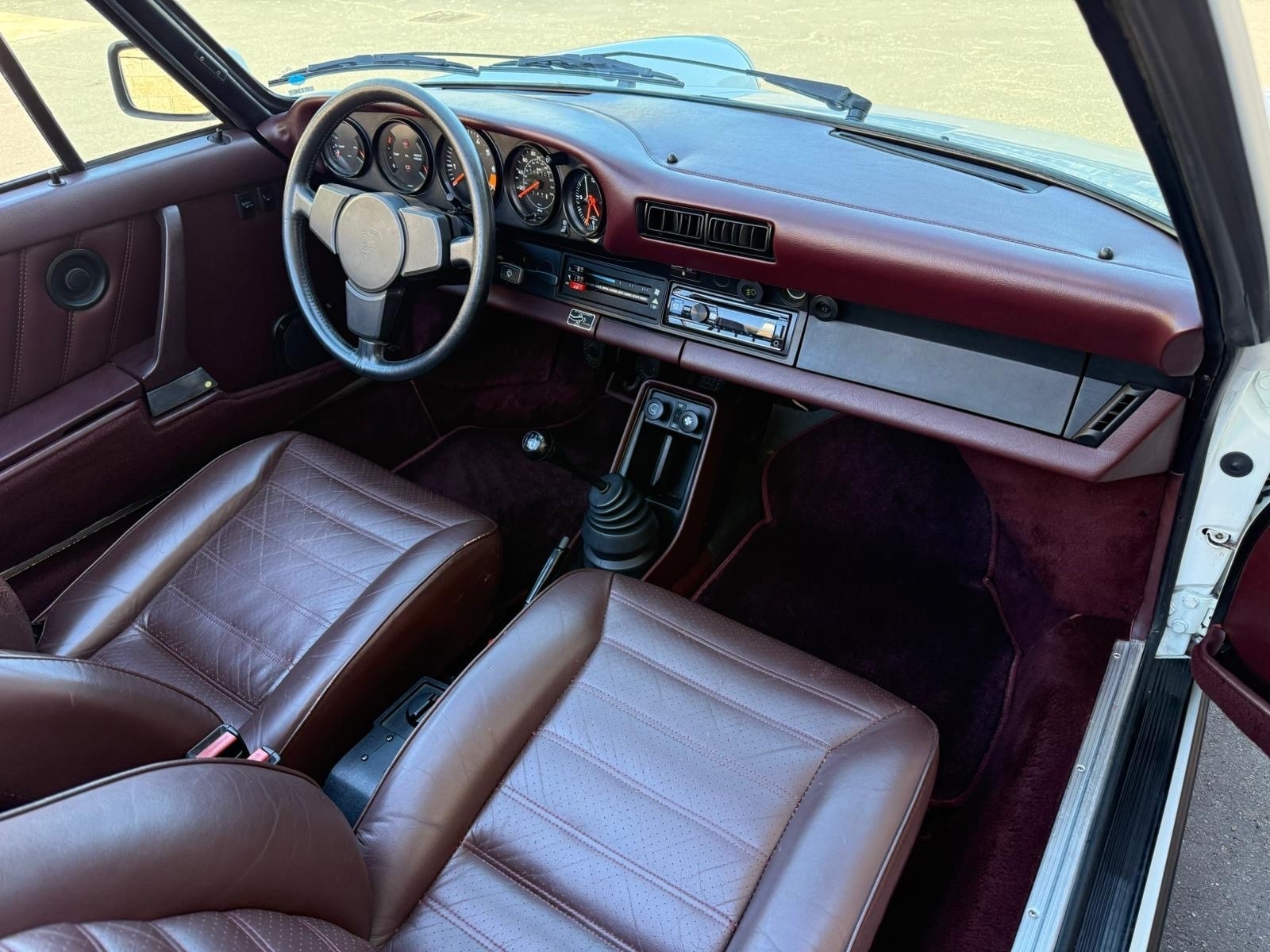 Porsche-911-1984-12