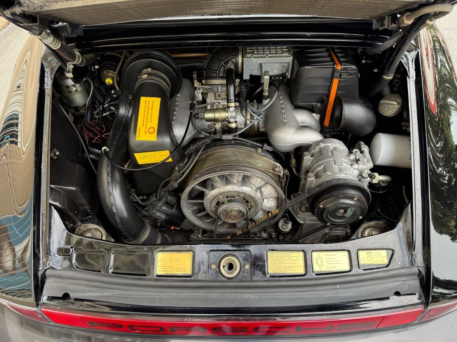 Porsche-911-1984-15