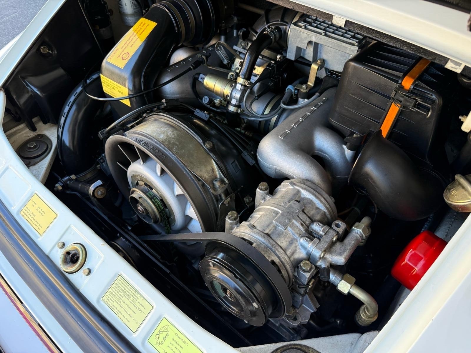 Porsche-911-1984-17