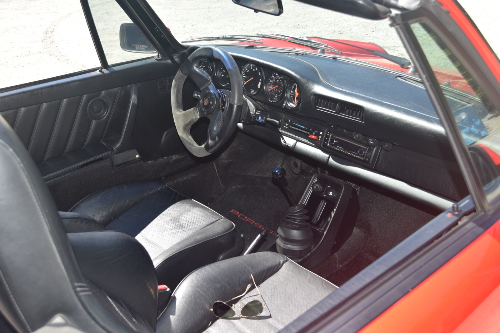 Porsche-911-1984-Convertible-12