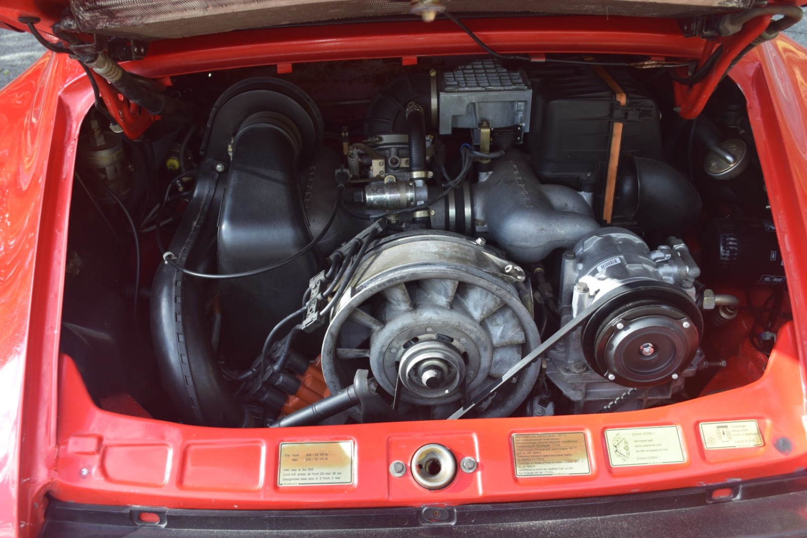 Porsche-911-1984-Convertible-17