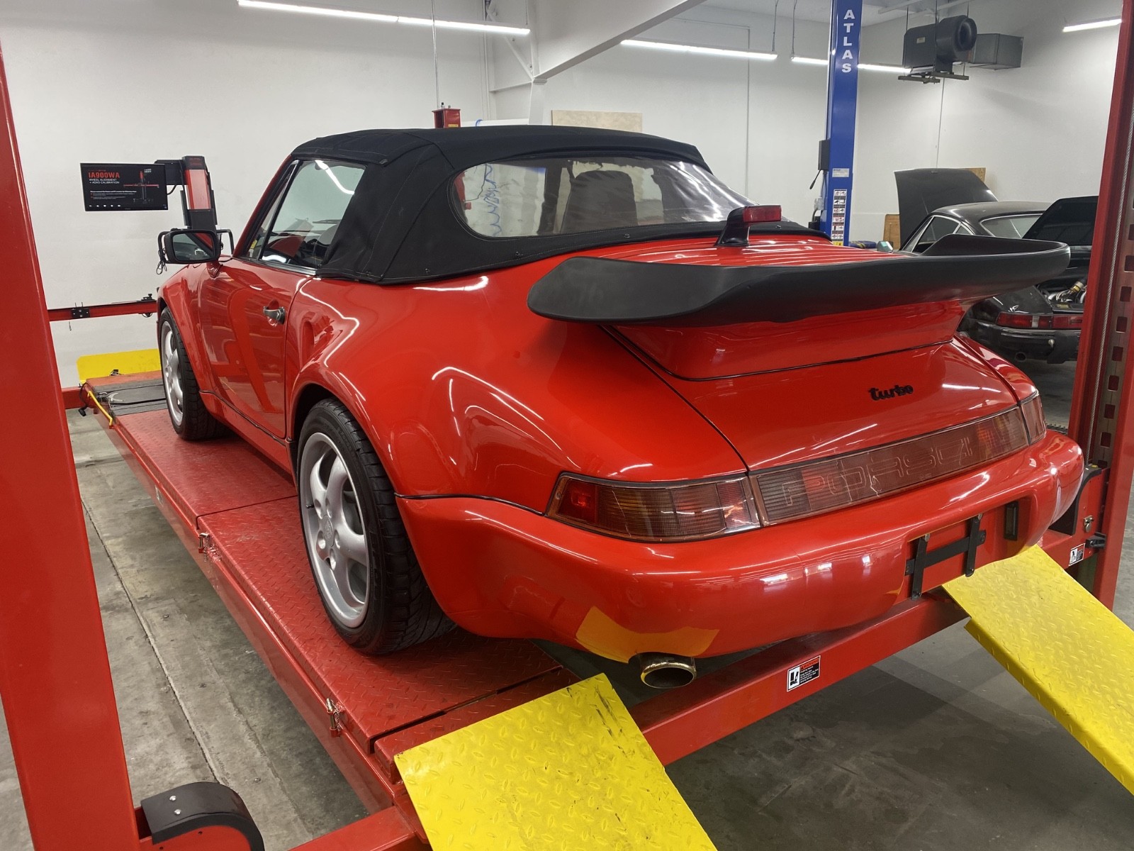 Porsche-911-1984-Convertible-24