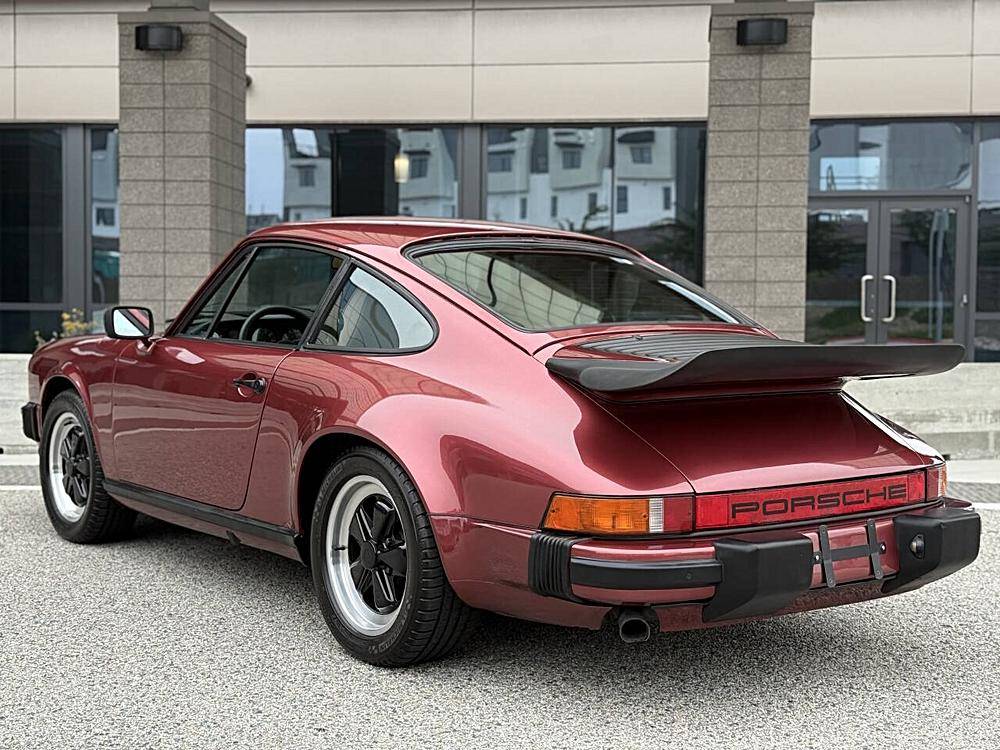 Porsche-911-1984-custom-22