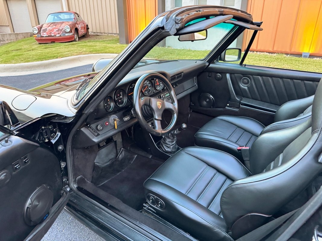 Porsche-911-1985-18