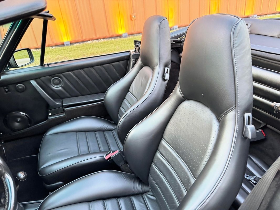 Porsche-911-1985-20