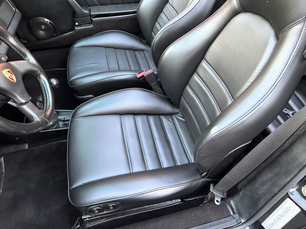 Porsche-911-1985-21
