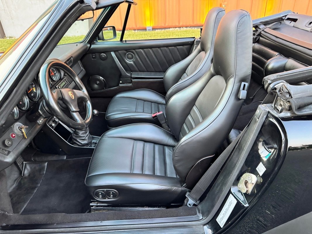 Porsche-911-1985-22