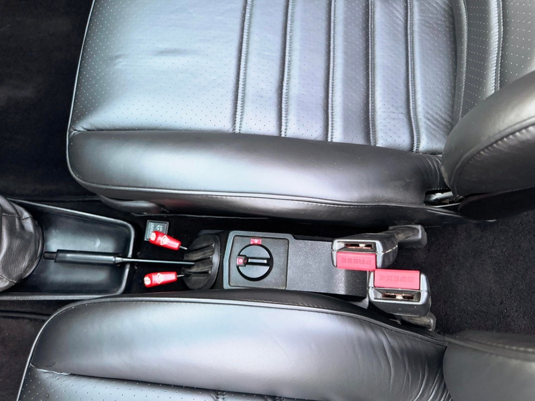 Porsche-911-1985-28