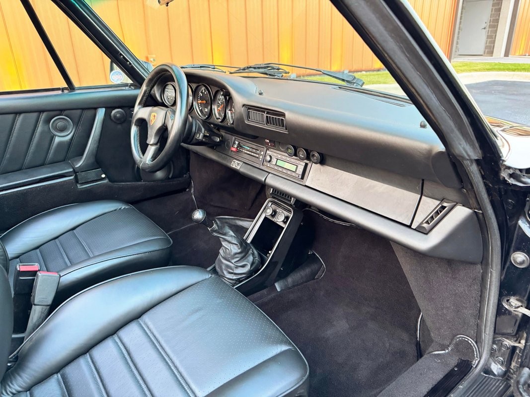 Porsche-911-1985-31