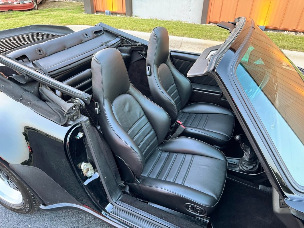 Porsche-911-1985-32