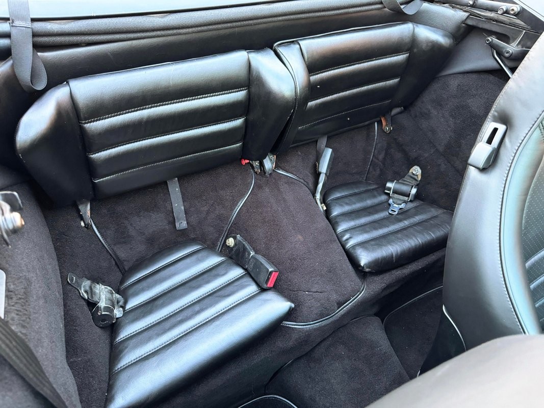 Porsche-911-1985-34