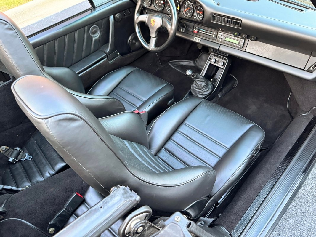 Porsche-911-1985-35