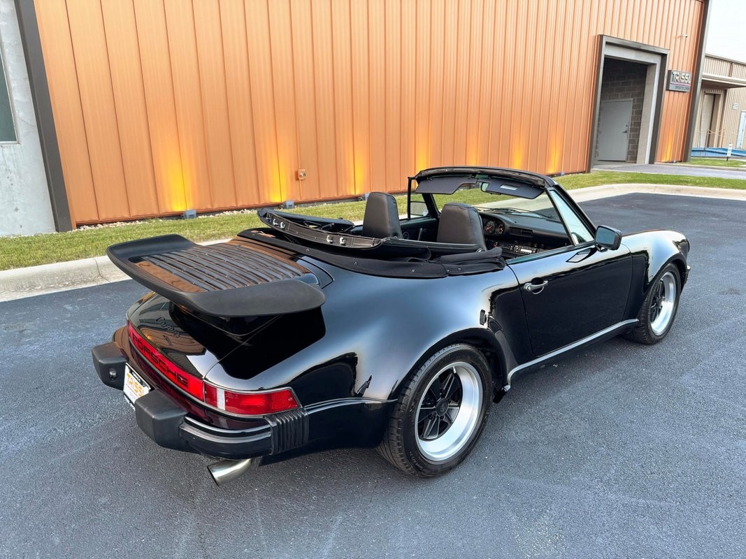 Porsche-911-1985-4
