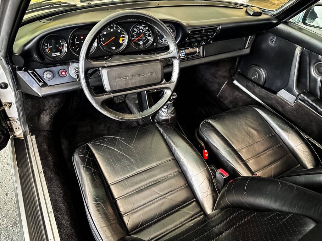 Porsche-911-1985-Convertible-23