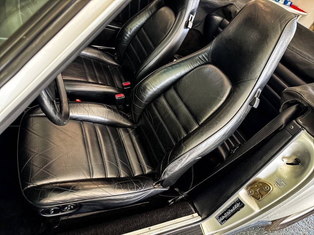 Porsche-911-1985-Convertible-25
