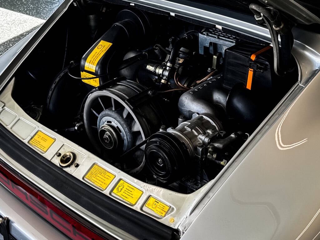 Porsche-911-1985-Convertible-30