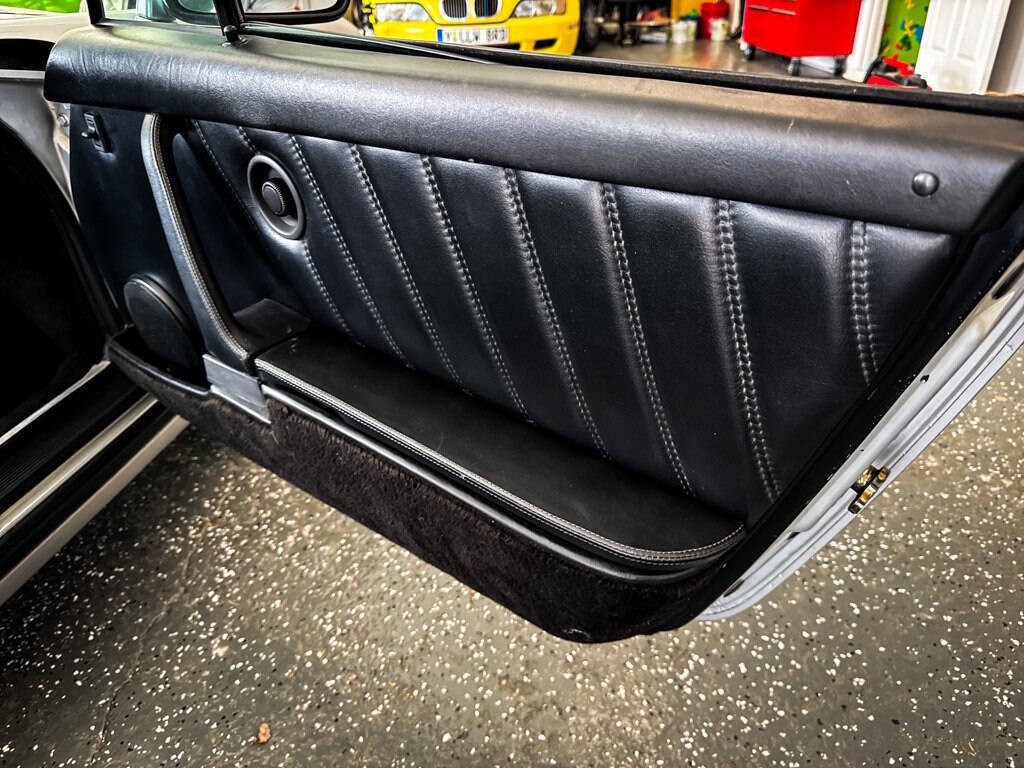 Porsche-911-1985-Convertible-32