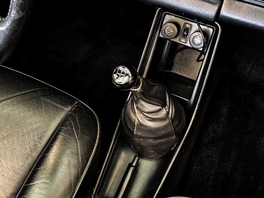 Porsche-911-1985-Convertible-36