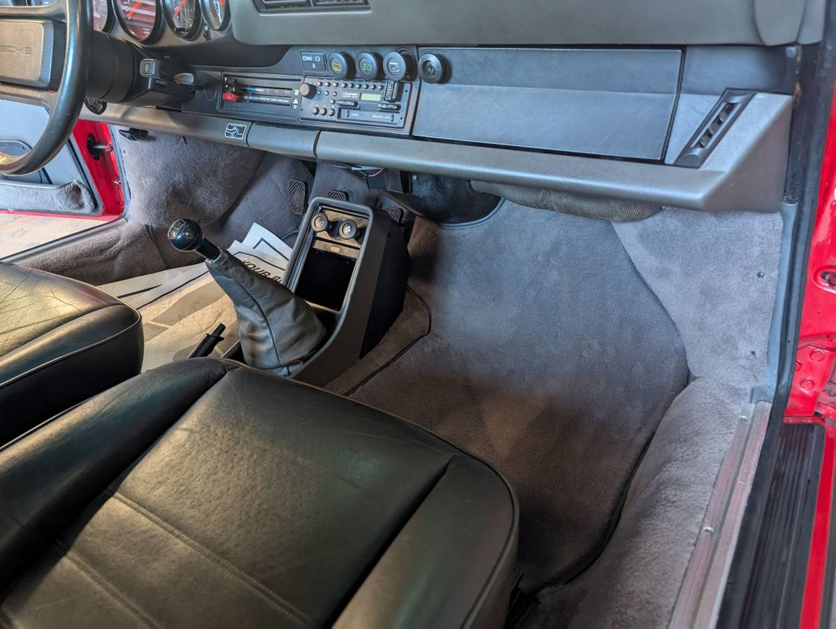 Porsche-911-1985-red-11