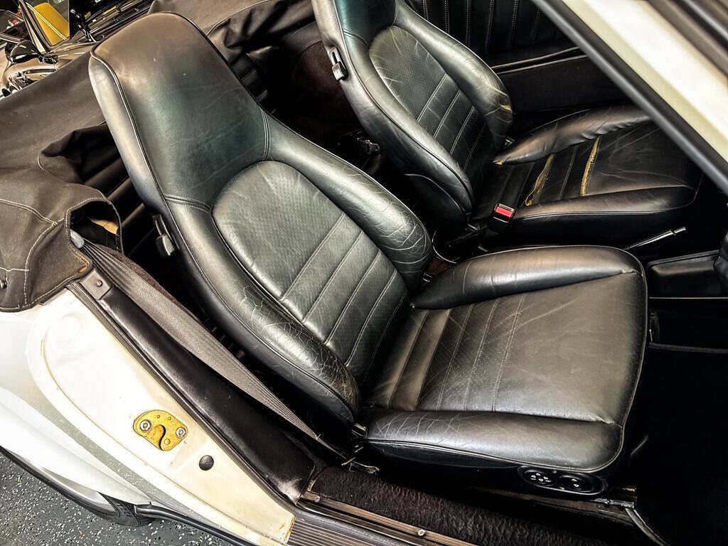 Porsche-911-1986-Convertible-25