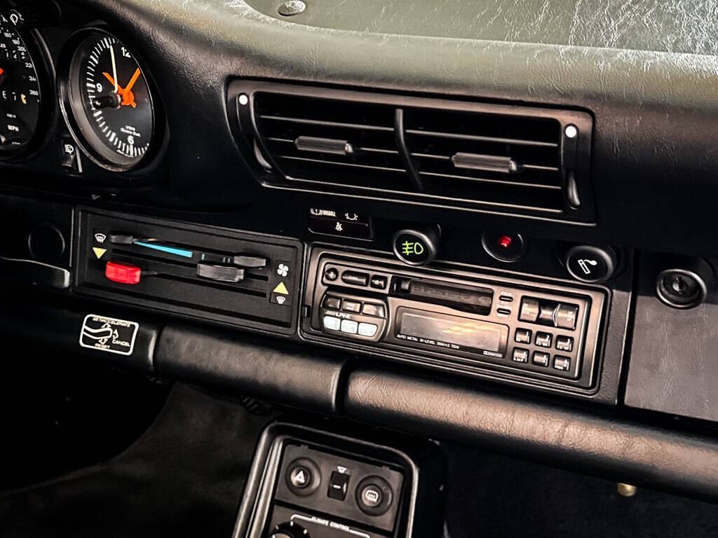 Porsche-911-1986-Convertible-27
