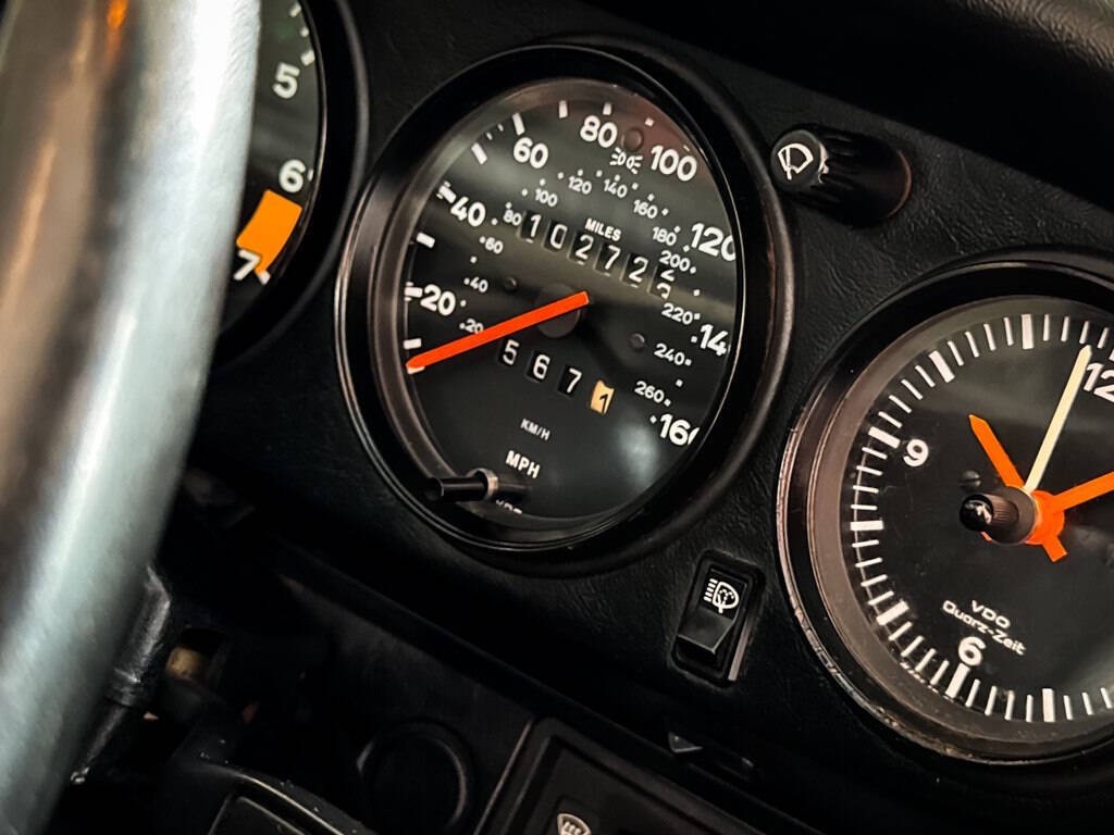 Porsche-911-1986-Convertible-30