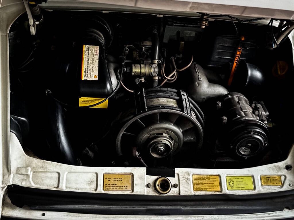 Porsche-911-1986-Convertible-32
