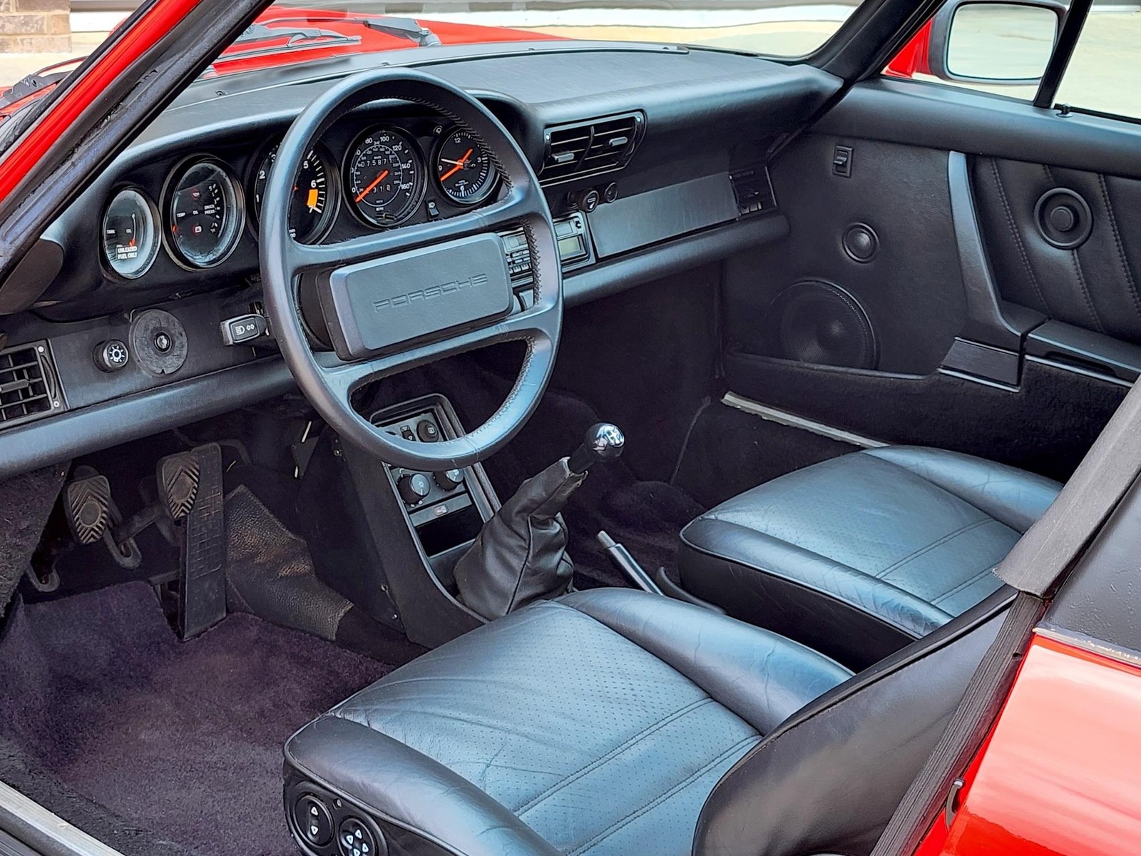 Porsche-911-1986-Targa-39