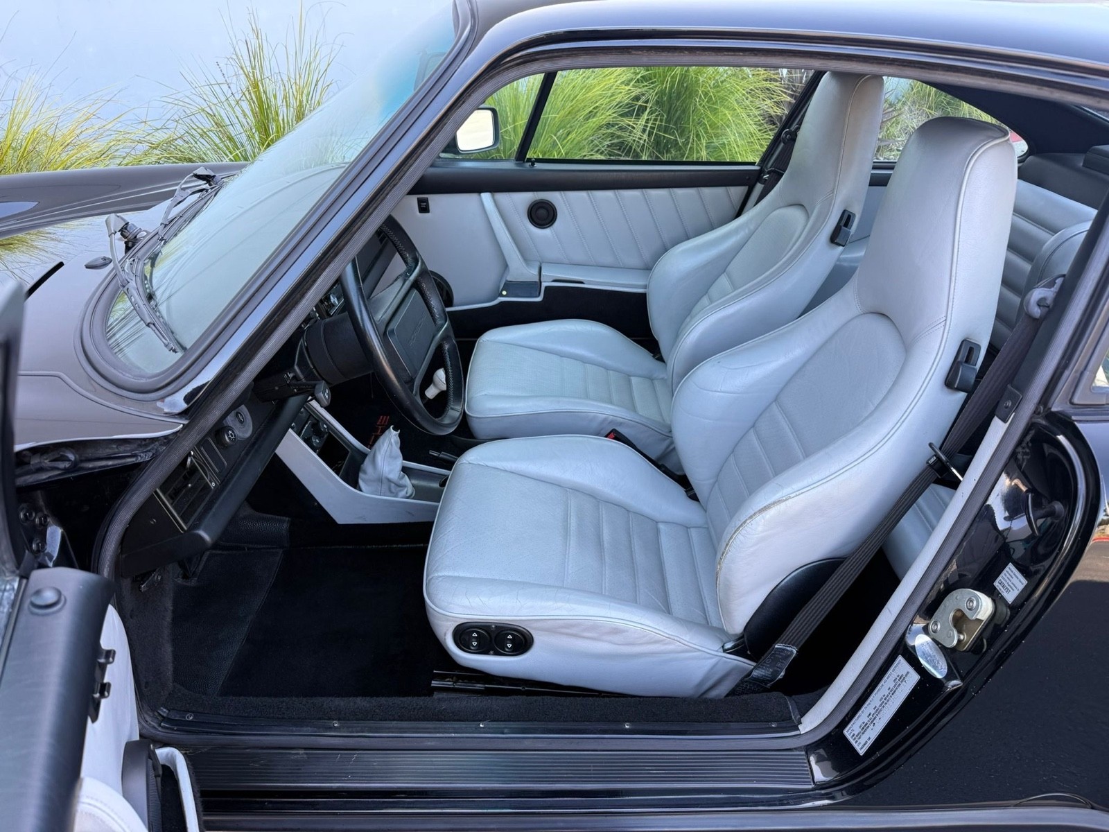 Porsche-911-1987-10