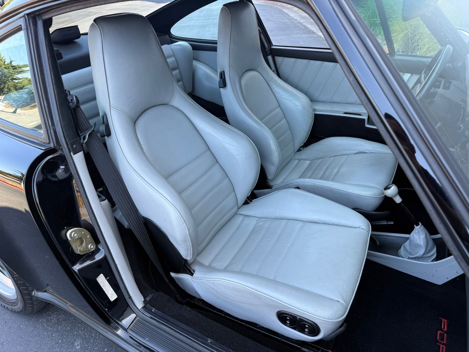 Porsche-911-1987-13