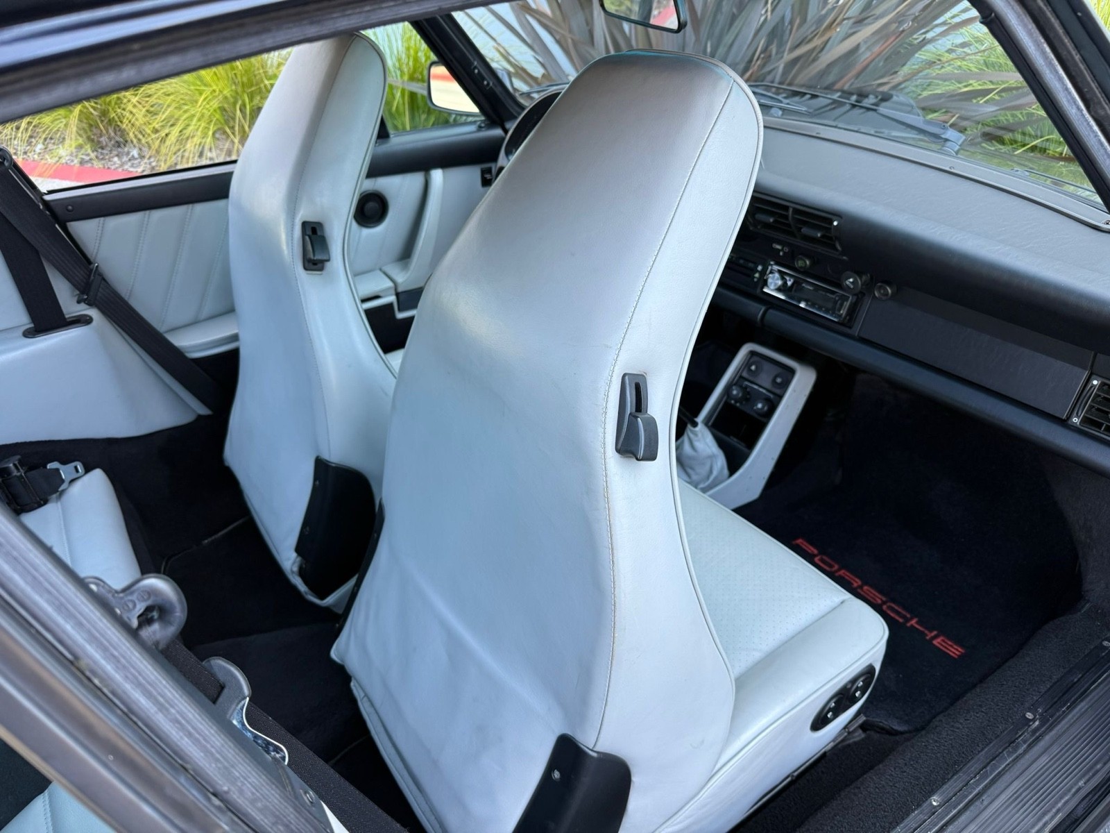 Porsche-911-1987-14