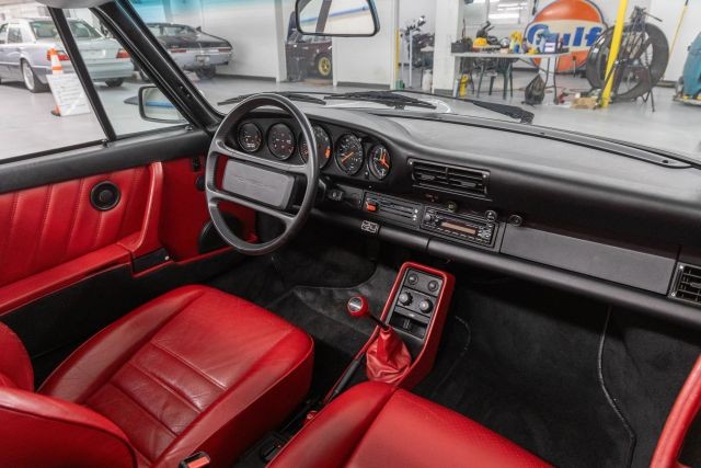 Porsche-911-1987-16