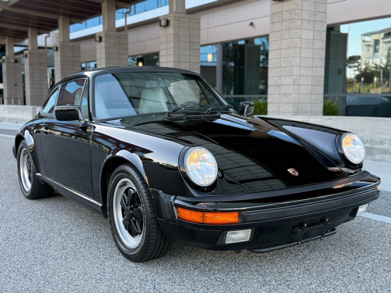 Porsche-911-1987-3
