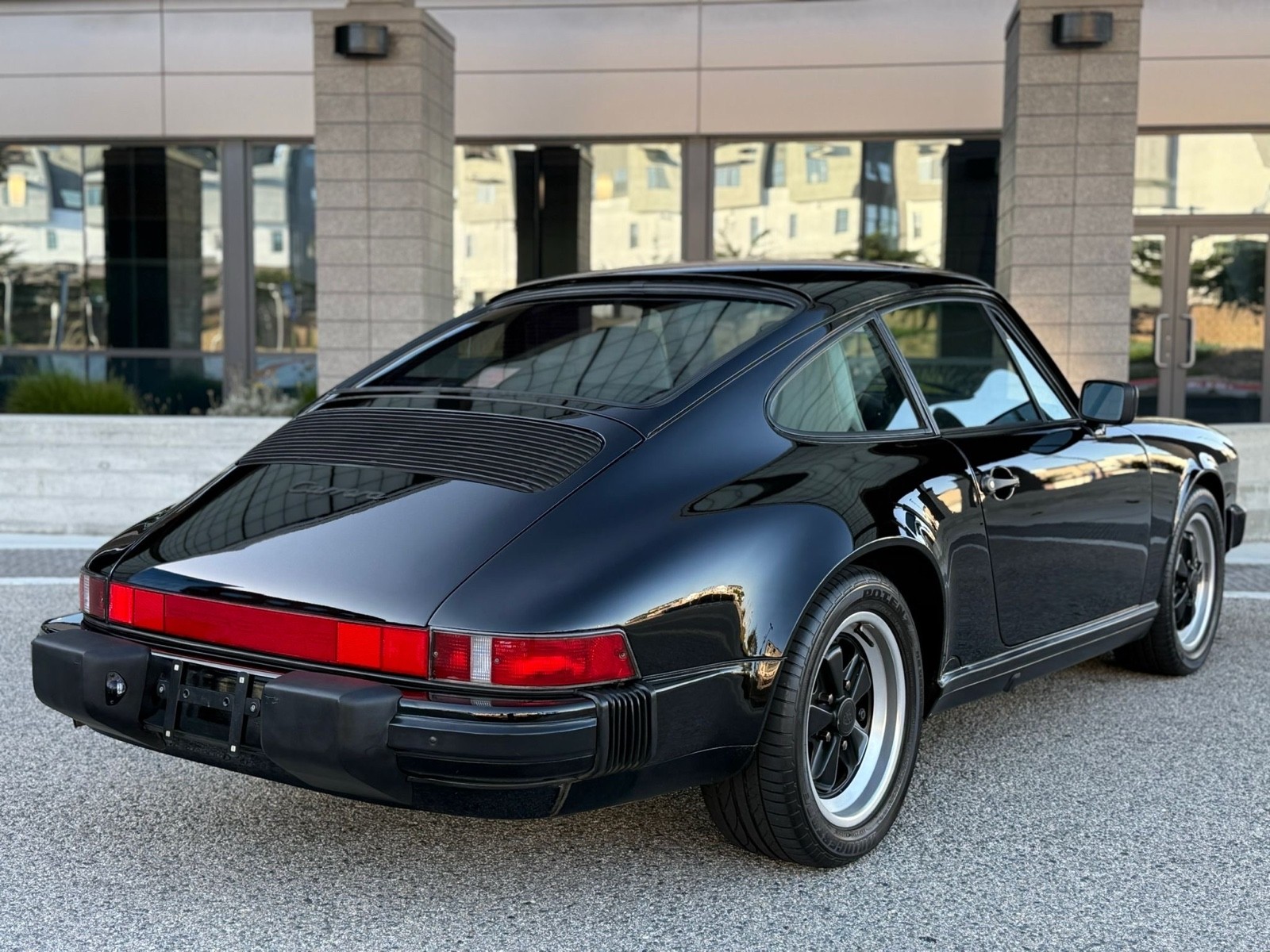 Porsche-911-1987-5