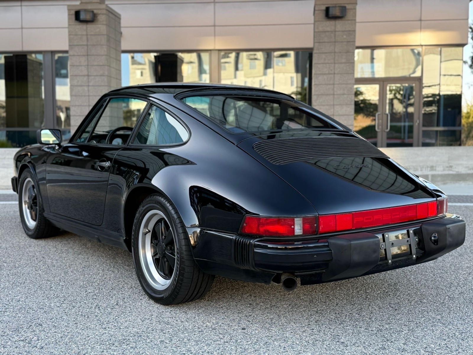 Porsche-911-1987-8