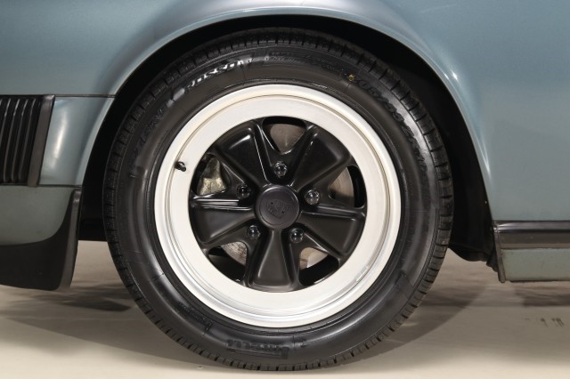 Porsche-911-1987-Convertible-37