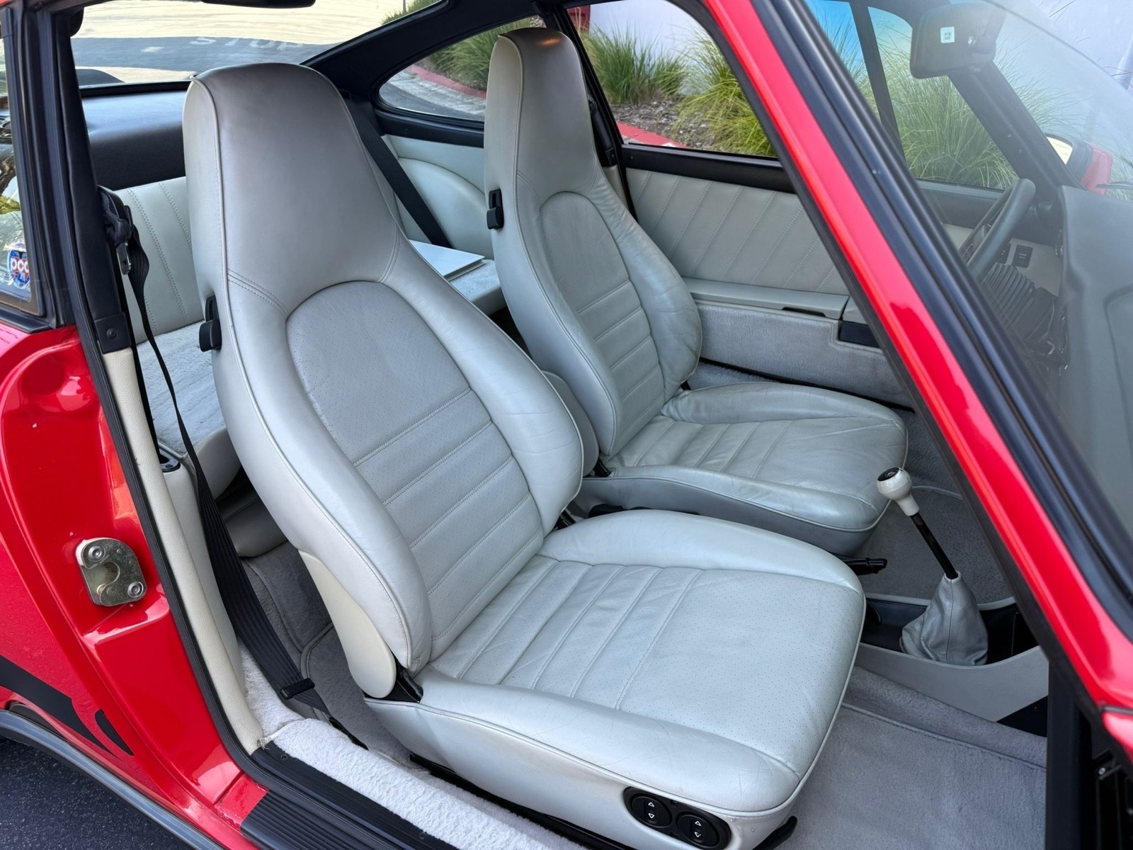 Porsche-911-1988-10