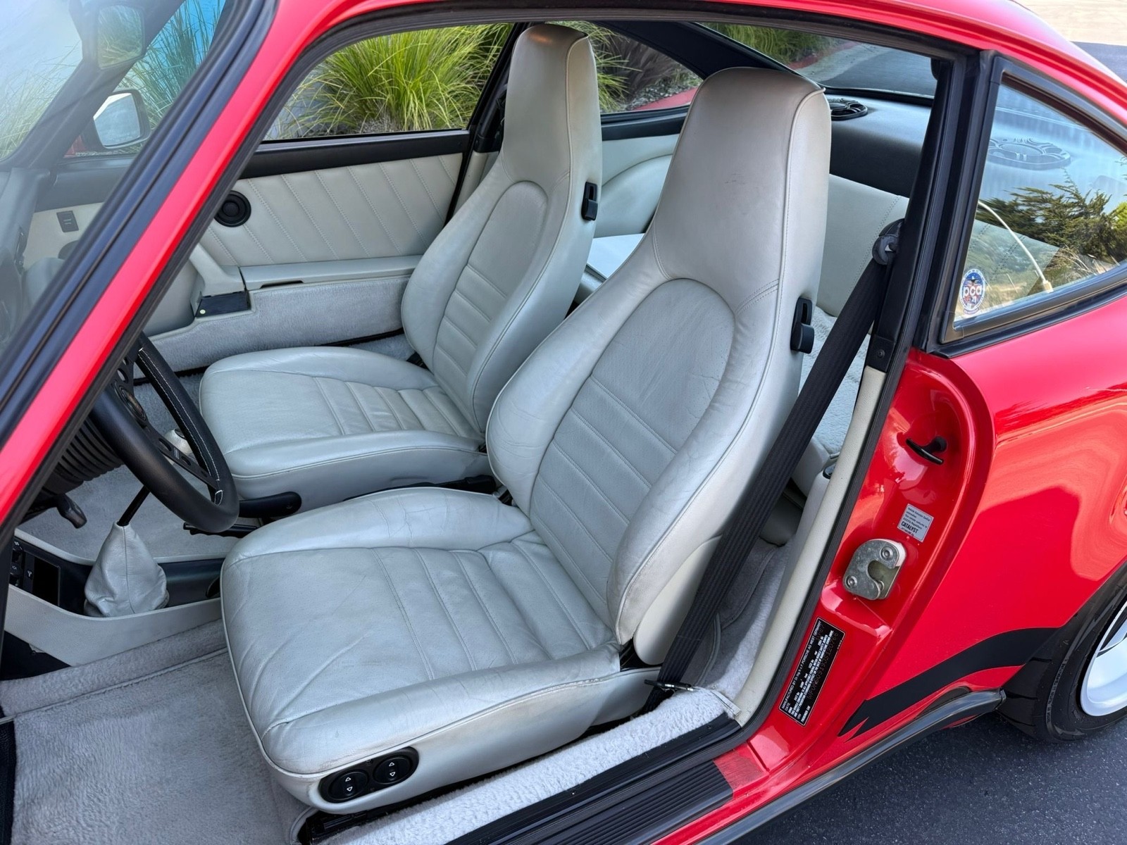 Porsche-911-1988-13