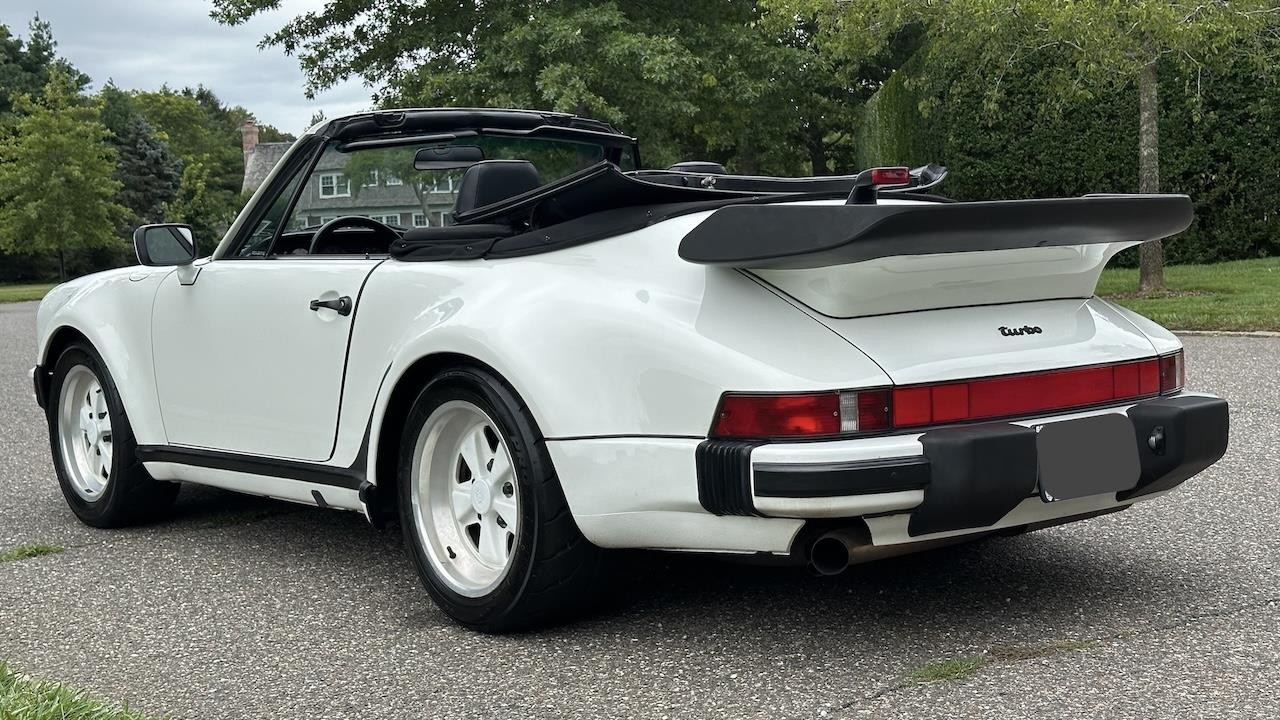 Porsche-911-1988-13