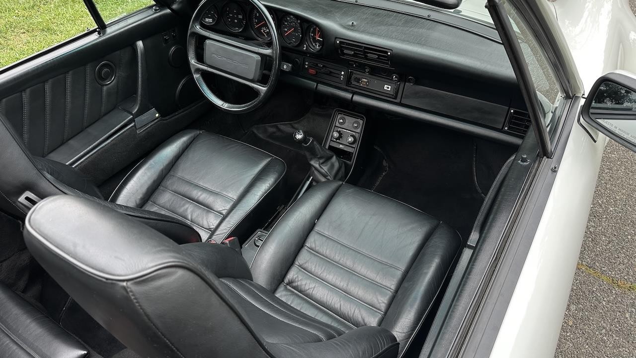 Porsche-911-1988-21