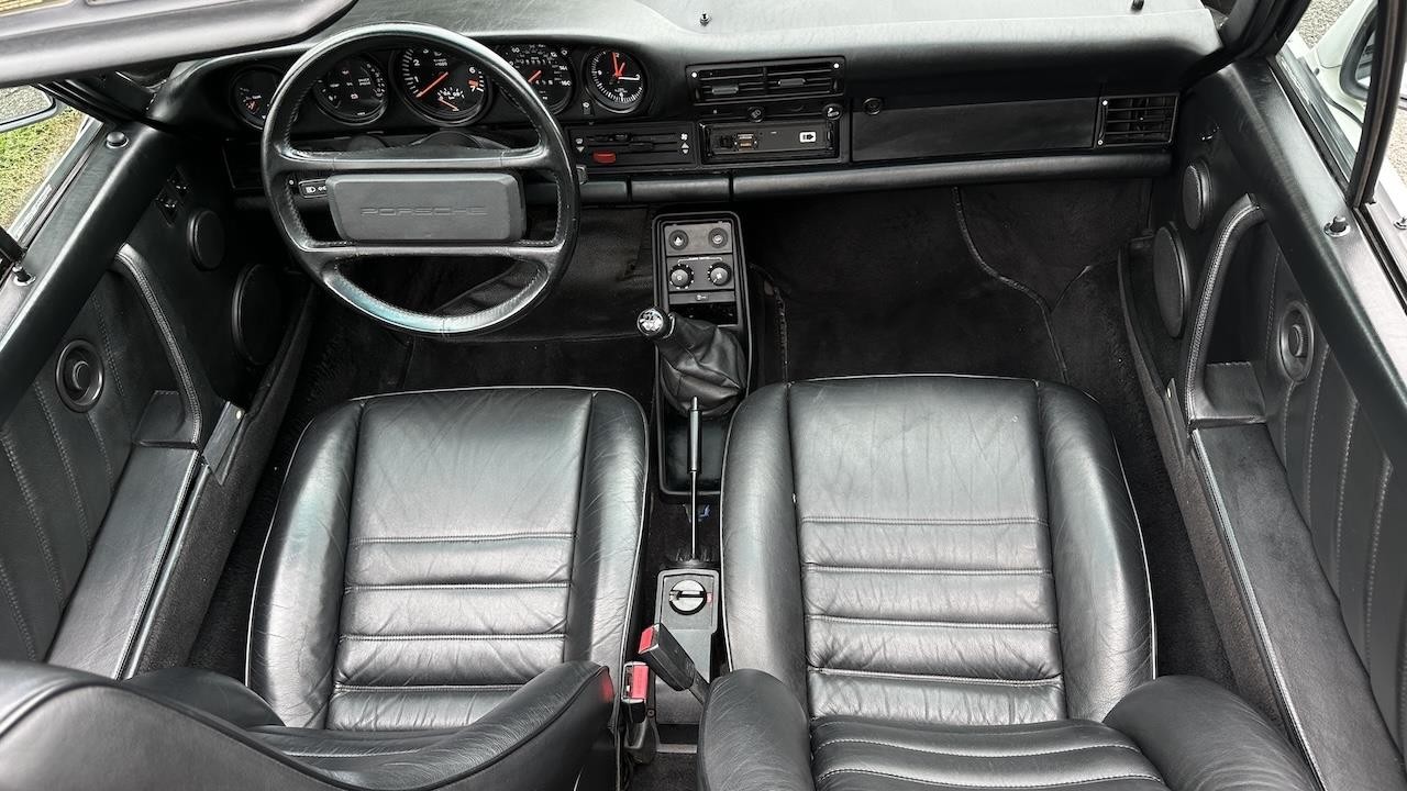 Porsche-911-1988-22