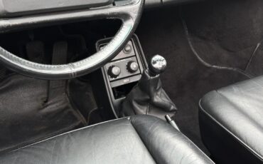 Porsche-911-1988-25