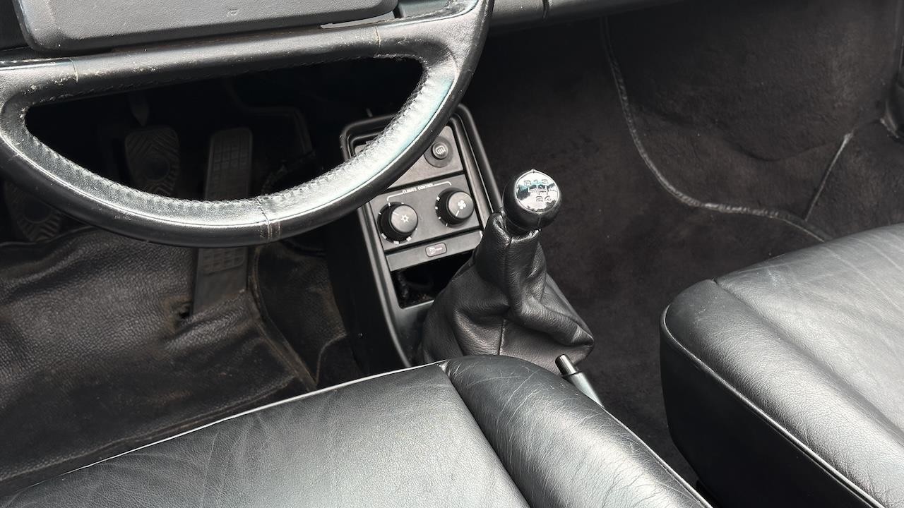 Porsche-911-1988-25