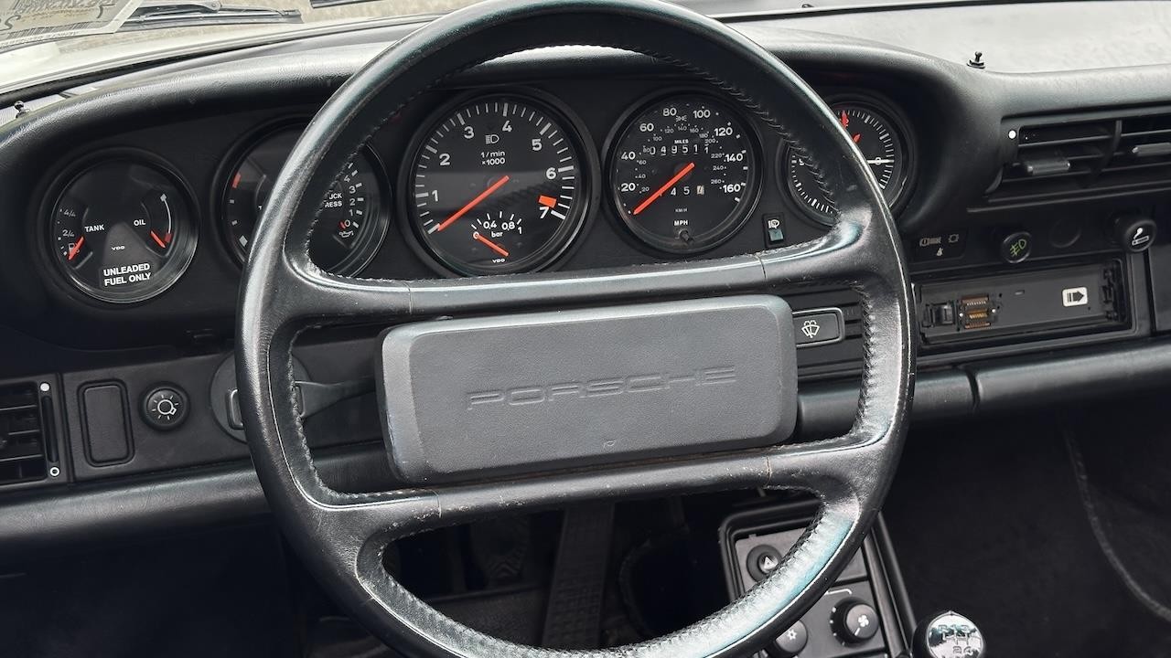 Porsche-911-1988-26