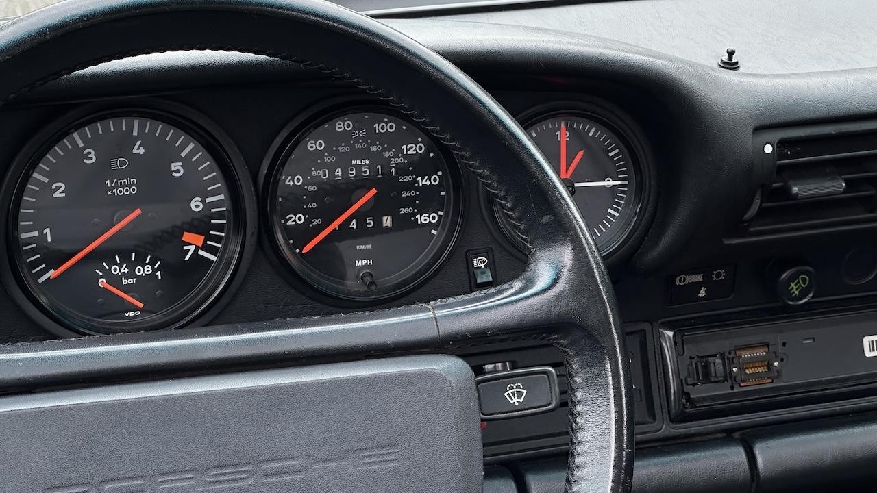 Porsche-911-1988-27