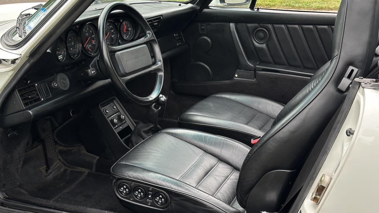 Porsche-911-1988-29