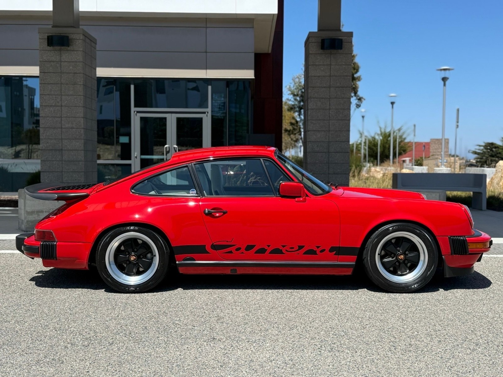 Porsche-911-1988-3