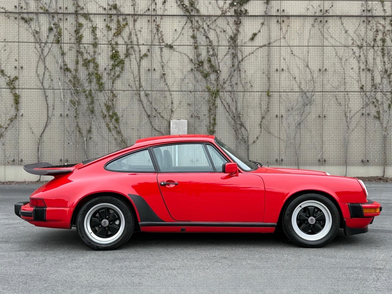 Porsche-911-1988-3