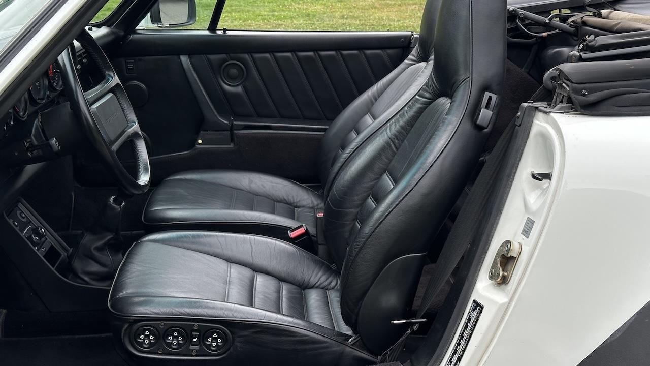 Porsche-911-1988-30